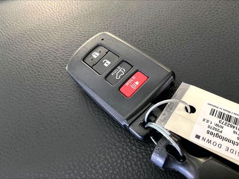 Used 2014 Toyota Highlander XLE image 14