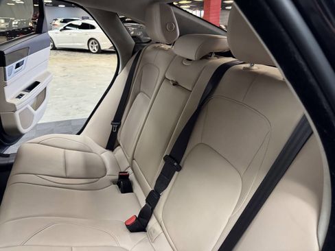 Used 2020 Jaguar XF Premium image 45