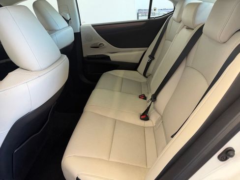 Used 2024 Lexus ES 350 w/ Premium Package FWD image 6