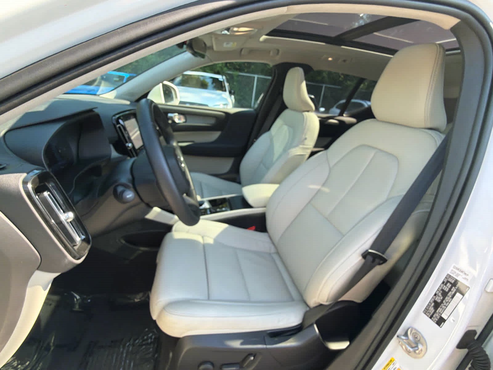 Used 2023 Volvo XC40 B5 Plus w/ Protection Package Premier AWD/4WD image 26