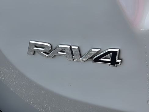 Used 2015 Toyota RAV4 LE FWD image 29