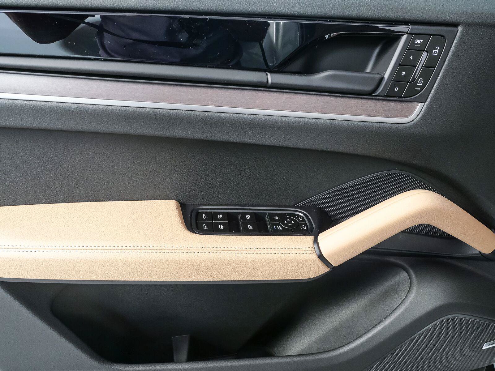 New 2026 Porsche Cayenne Coupe AWD/4WD image 6