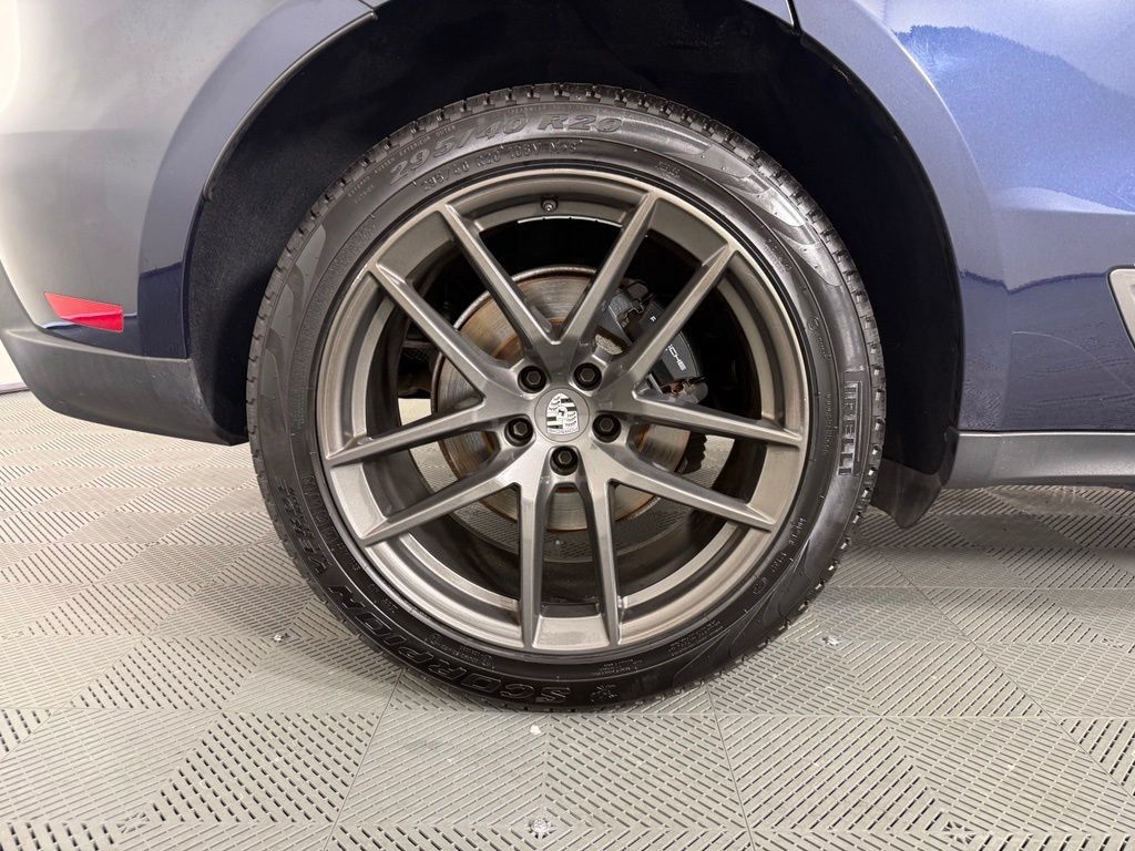 Certified 2023 Porsche Macan Turbo AWD/4WD image 13