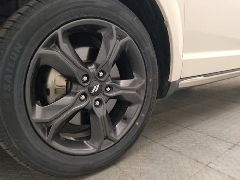 Used 2018 Dodge Journey Crossroad w/ Nav & Sun Group FWD image 31