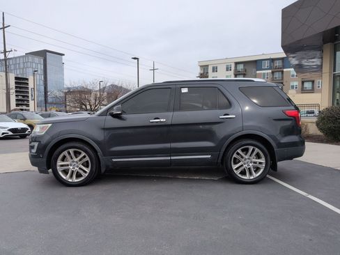 Used 2017 Ford Explorer Limited w/ Equipment Group 301A image 8