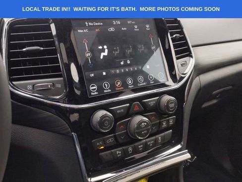 Used 2019 Jeep Grand Cherokee Altitude image 23