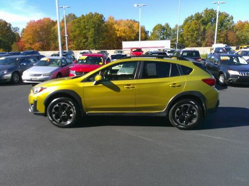 Used 2021 Subaru Crosstrek 2.0i Premium image 3