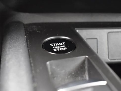 Used 2025 Nissan Kicks SV FWD image 32