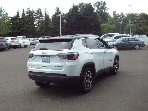 Used 2025 Jeep Compass Limited AWD/4WD image 5