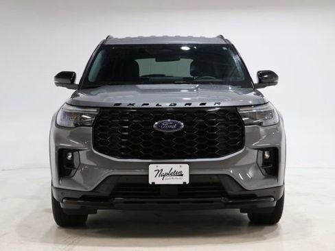 Used 2025 Ford Explorer ST-Line AWD/4WD image 2