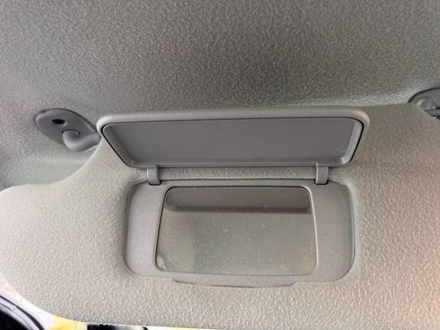 Used 2004 Mitsubishi Galant ES image 23