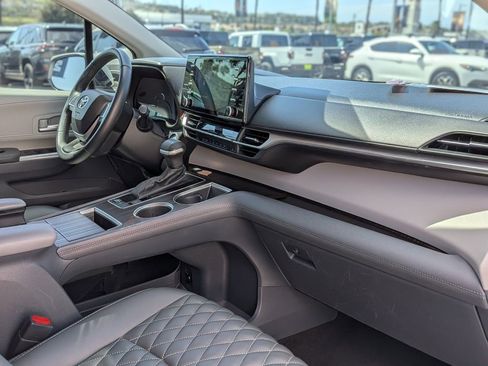 Used 2023 Toyota Sienna XLE image 30