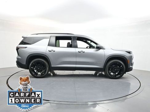 Used 2025 Chevrolet Traverse LT FWD image 9