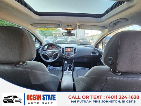 Used 2017 Chevrolet Cruze LT w/ Sun And Sound Package FWD image 18