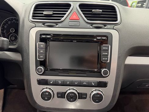 Used 2013 Volkswagen Eos Komfort FWD image 40