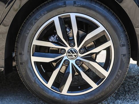 Used 2025 Volkswagen Jetta SE FWD image 11