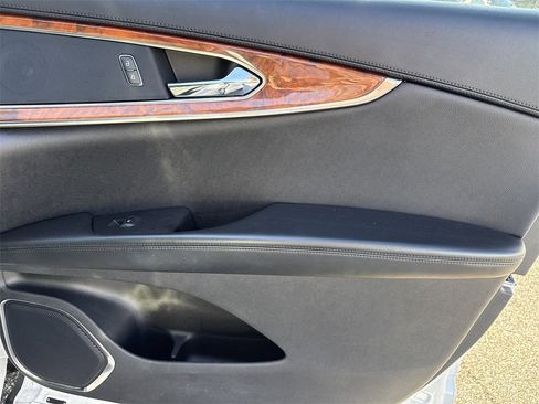 Used 2019 Lincoln Nautilus Select image 19