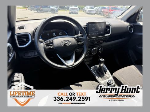 Used 2025 Hyundai Venue SEL FWD image 1