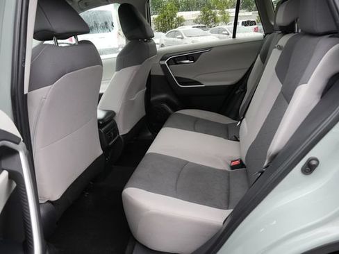Used 2022 Toyota RAV4 XLE FWD image 15