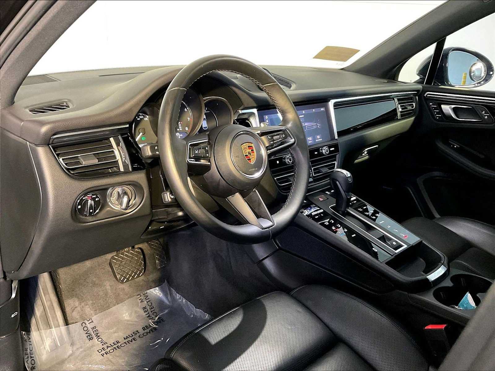 Certified 2022 Porsche Macan AWD/4WD image 4