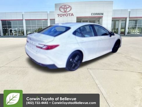 Used 2025 Toyota Camry SE image 4