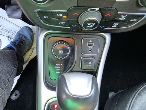 Used 2019 Jeep Compass Latitude w/ Popular Equipment Group AWD/4WD image 9