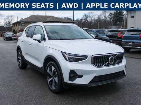 Used 2025 Volvo XC40 B5 Plus image 2