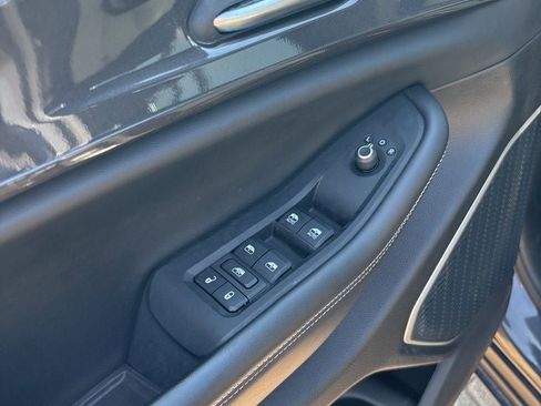 Used 2022 Jeep Grand Cherokee L Laredo w/ Luxury Tech Group I image 12