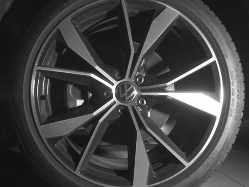 Used 2024 Volkswagen Tiguan SEL R-Line AWD/4WD image 9