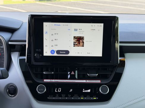 Used 2025 Toyota Corolla SE w/ SE Package FWD image 17