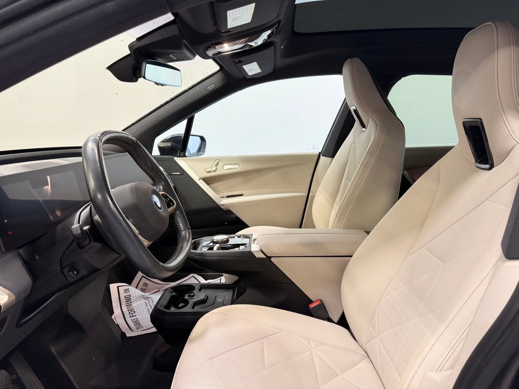 Used 2024 BMW iX xDrive50 w/ Premium Package AWD/4WD image 10