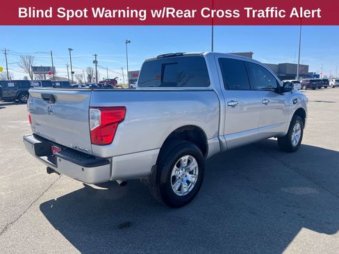Used 2017 Nissan Titan SV AWD/4WD image 5