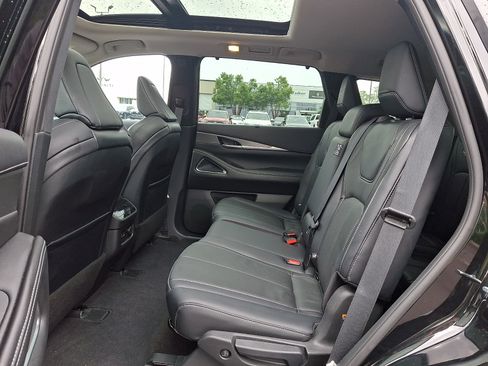 Used 2023 INFINITI QX60 Luxe w/ Performance Audio Package AWD/4WD image 11