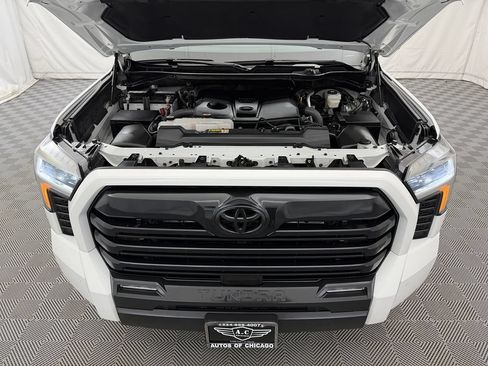 Used 2022 Toyota Tundra SR5 w/ SR5 Convenience Package AWD/4WD image 39