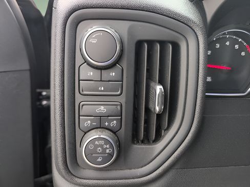 Used 2021 Chevrolet Silverado 2500 Custom w/ Custom Value Package AWD/4WD image 16