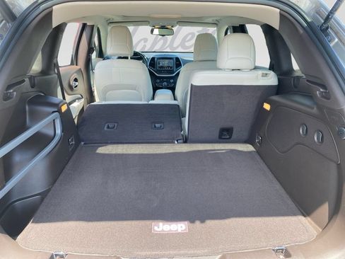 Used 2017 Jeep Cherokee Overland AWD/4WD image 32