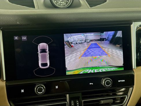 Used 2023 Porsche Macan image 19