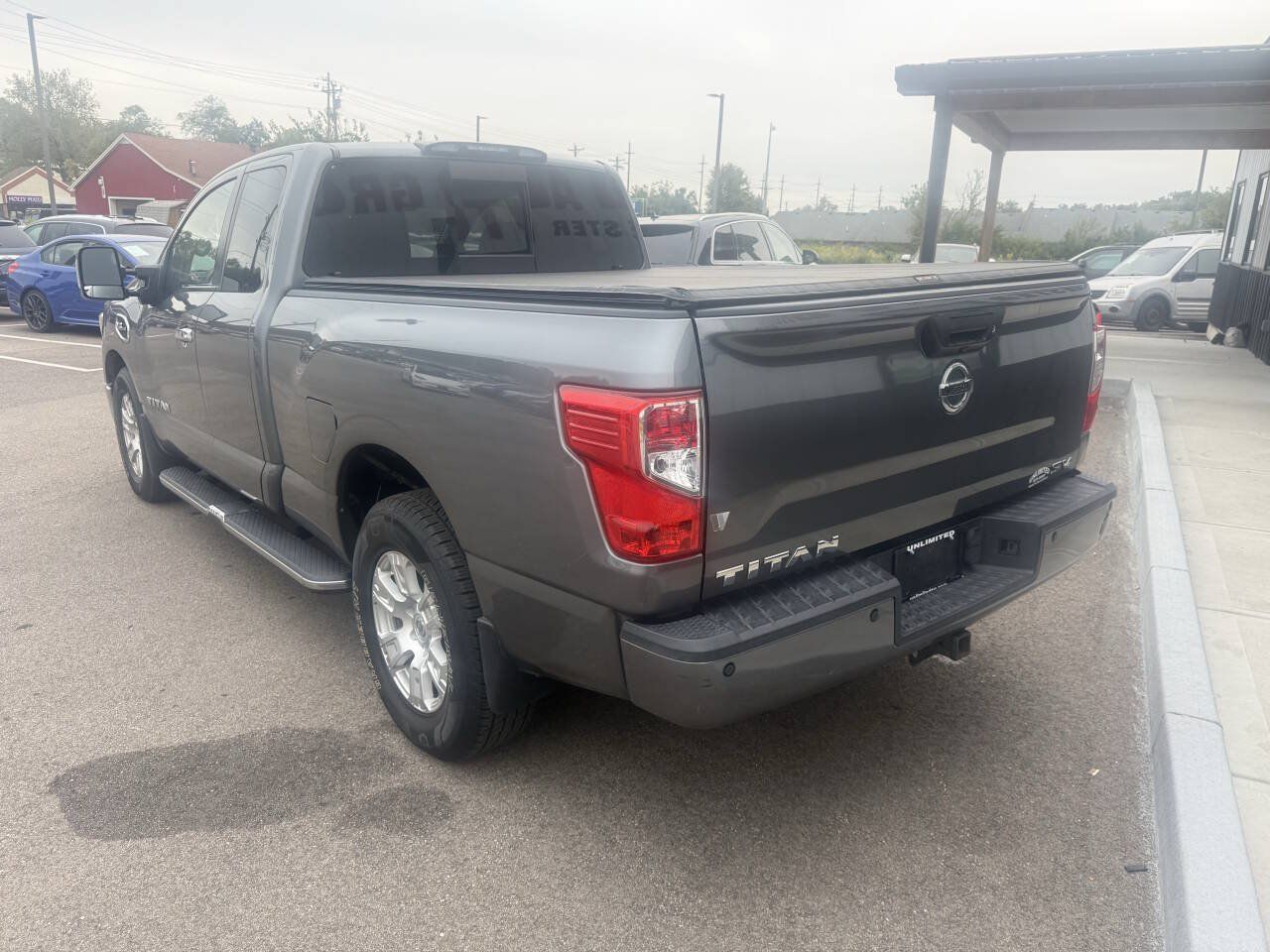 Used 2017 Nissan Titan SV RWD image 11