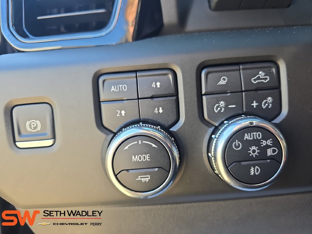 Used 2025 GMC Sierra 1500 AT4 w/ AT4 Premium Package AWD/4WD image 26