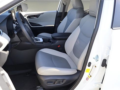 Certified 2019 Toyota RAV4 XLE Premium image 14