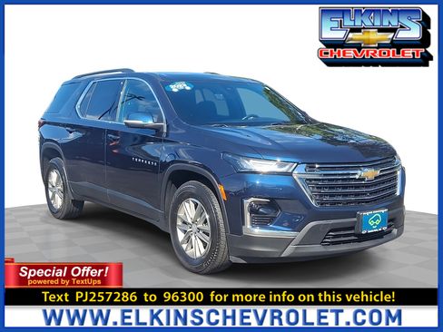 Certified 2023 Chevrolet Traverse LT FWD image 1