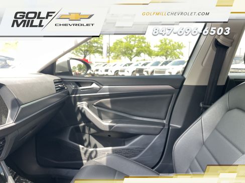 Used 2024 Volkswagen Jetta SE FWD image 23