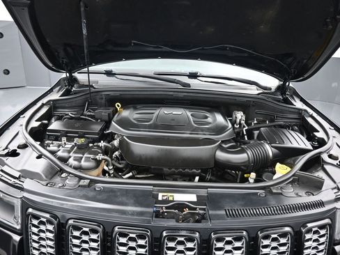 Used 2017 Jeep Grand Cherokee Altitude image 52