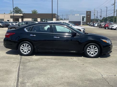 Used 2018 Nissan Altima 2.5 S w/ S Convenience Package FWD image 2