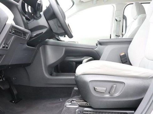 Used 2024 Toyota Sienna LE image 14