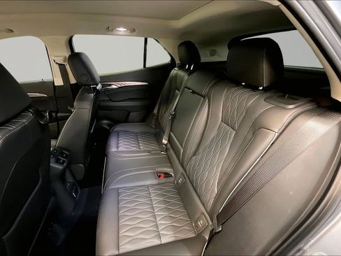 Used 2022 Buick Envision Avenir w/ Safety Package FWD image 23