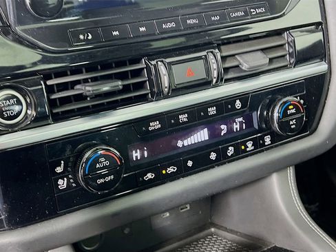 Used 2023 Nissan Pathfinder Platinum image 15