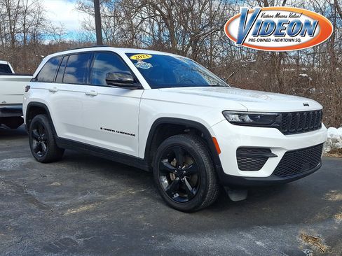 Used 2023 Jeep Grand Cherokee Altitude image 1