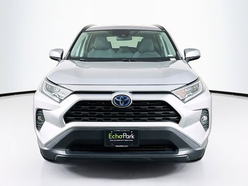 Used 2020 Toyota RAV4 XLE w/ Carpet Mat Package image 2