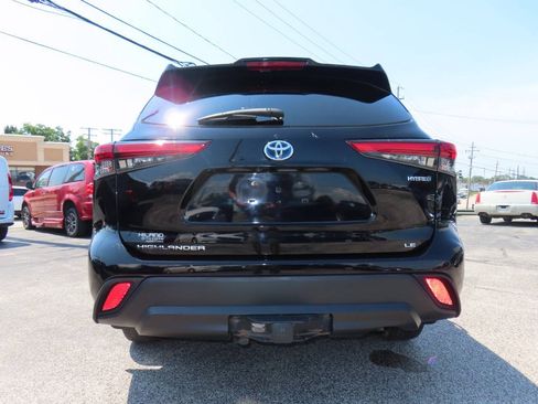 Used 2020 Toyota Highlander LE AWD/4WD image 7